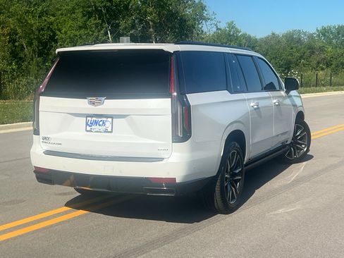 Used 2023 Cadillac Escalade ESV Sport w/ Touring Package AWD/4WD image 4