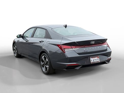 Used 2023 Hyundai Elantra SEL w/ Convenience Package image 3