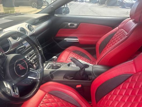 Used 2019 Ford Mustang GT RWD image 12