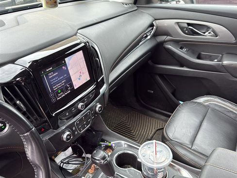 Used 2020 Chevrolet Traverse LT w/ LT Premium Package image 14