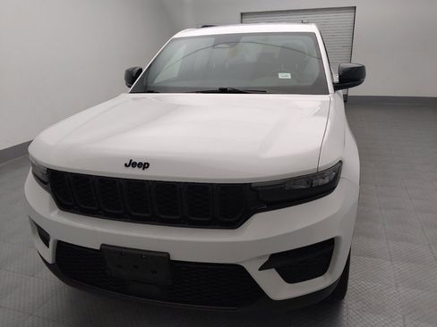 Used 2023 Jeep Grand Cherokee Altitude AWD/4WD image 15