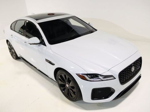 Used 2021 Jaguar XF R-Dynamic SE image 24
