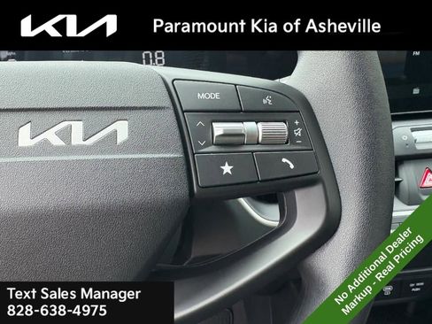 New 2025 Kia K4 LXS image 12