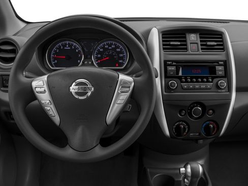 Used 2016 Nissan Versa SV w/ SV Tech Package FWD image 5