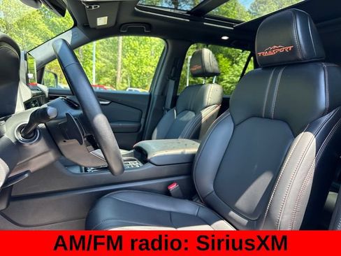 Used 2025 Honda Pilot TrailSport image 12
