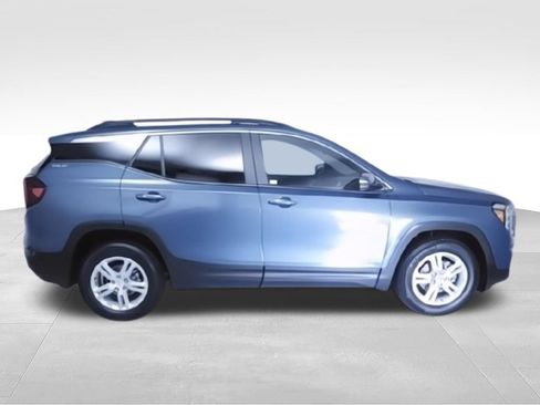 Used 2024 GMC Terrain SLE w/ Driver Convenience Package FWD image 9