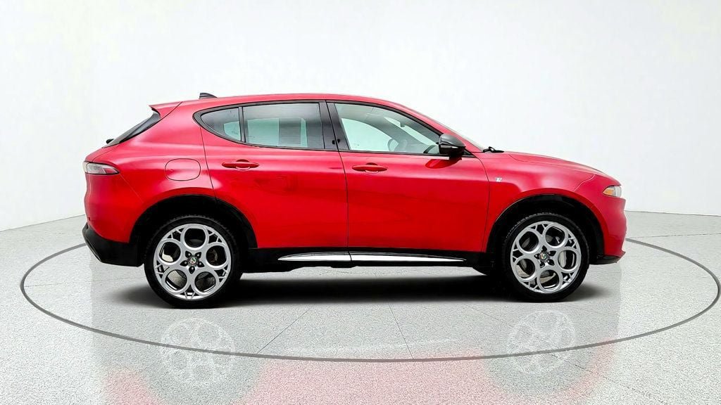 Used 2024 Alfa Romeo Tonale Ti w/ Premium Interior Package AWD/4WD image 4