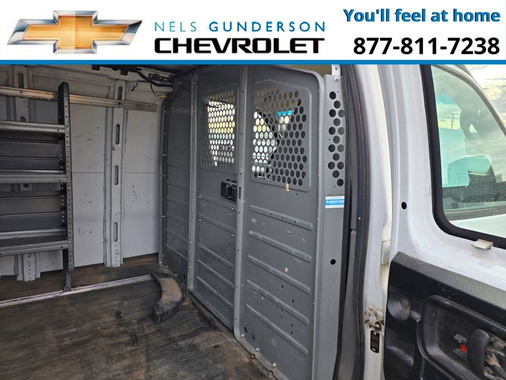 Used 2017 Chevrolet Express 3500 Extended RWD image 9