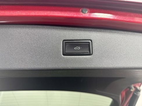 Used 2018 Volkswagen Tiguan SEL AWD/4WD image 34