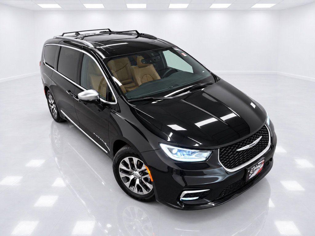 Used 2023 Chrysler Pacifica Pinnacle FWD image 5