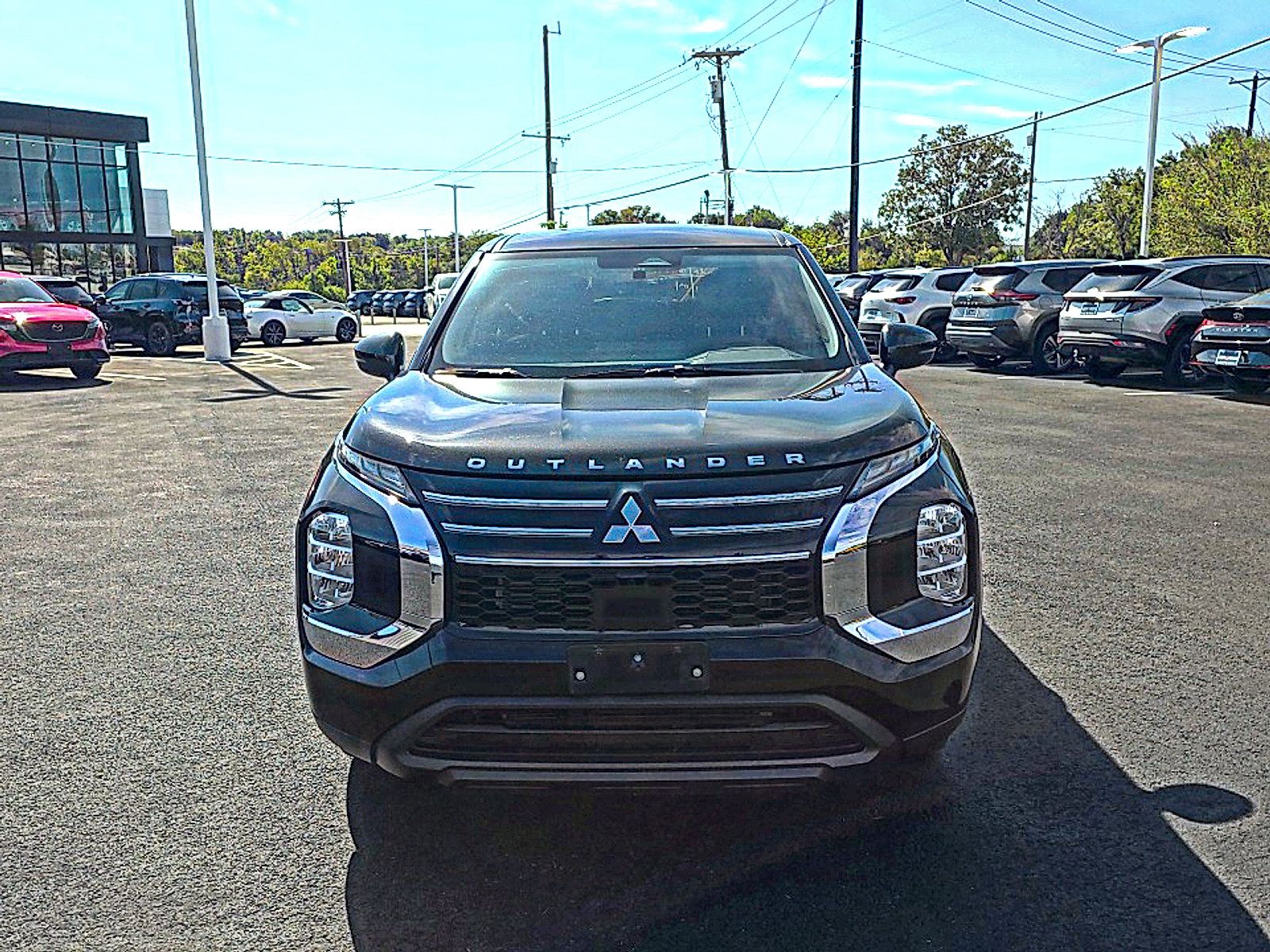 Used 2025 Mitsubishi Outlander ES FWD image 2