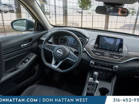 Used 2025 Nissan Altima 2.5 SV FWD image 16