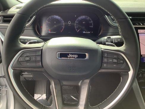 New 2025 Jeep Grand Cherokee Limited image 11