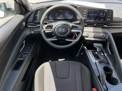 New 2026 Hyundai Elantra SE FWD image 14