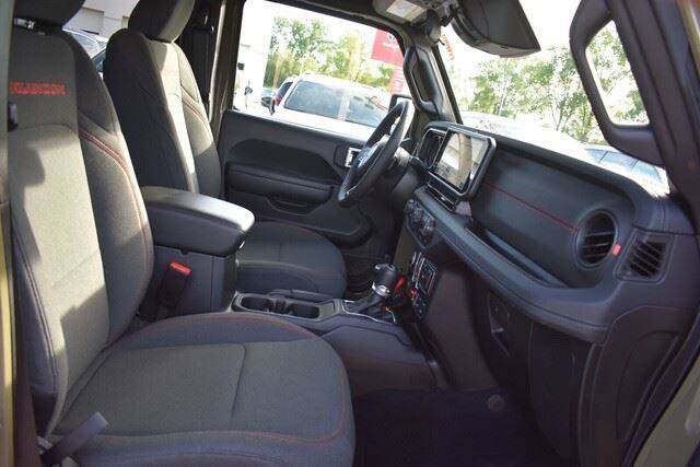 Used 2026 Jeep Wrangler Unlimited Rubicon AWD/4WD image 17