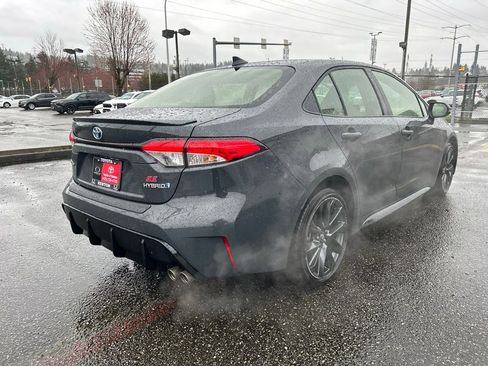 Certified 2024 Toyota Corolla SE w/ SE Package image 5