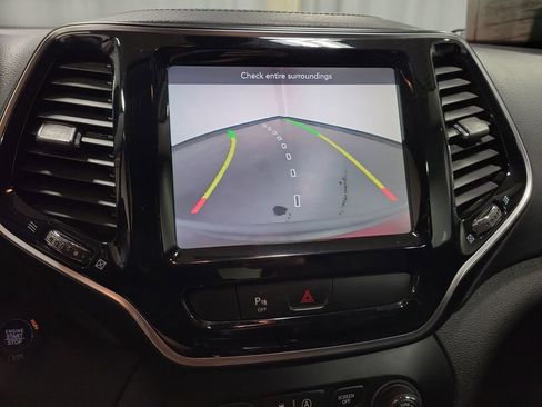 Used 2019 Jeep Cherokee Limited image 17