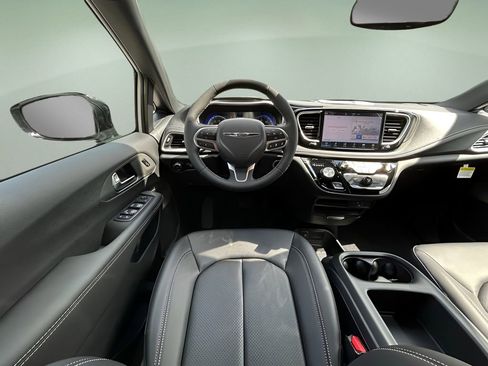 New 2026 Chrysler Pacifica Select image 16