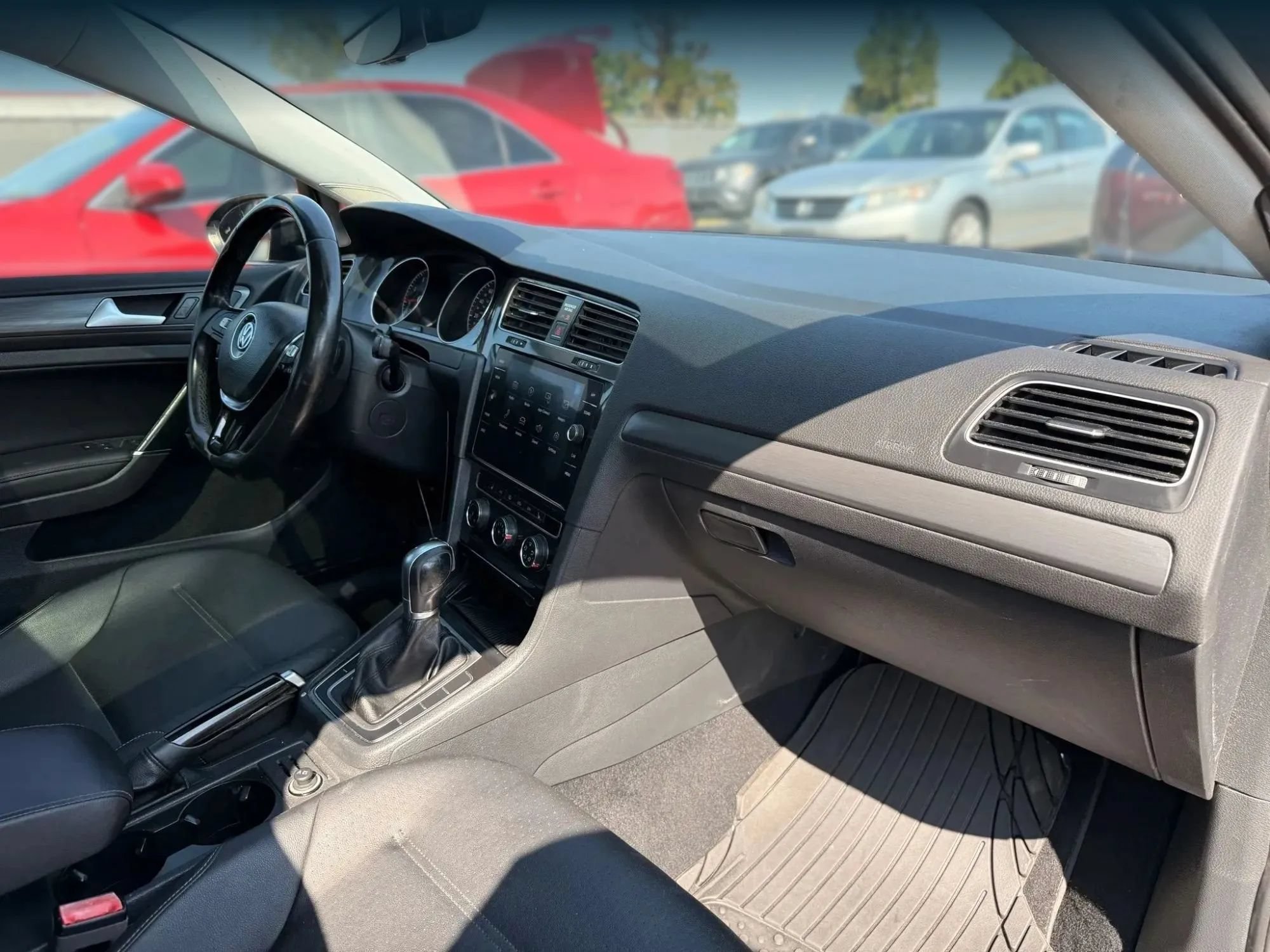 Used 2018 Volkswagen Golf SE FWD image 19