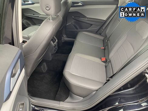 Used 2024 Volkswagen Taos SE image 16