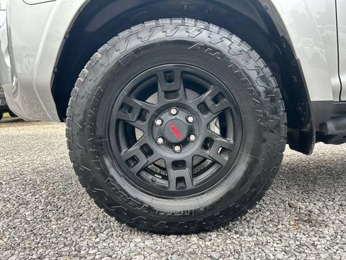 Used 2024 Toyota 4Runner TRD Off-Road Premium AWD/4WD image 26