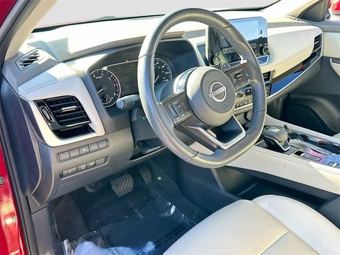 Used 2023 Nissan Rogue SL w/ SL Premium Package image 9