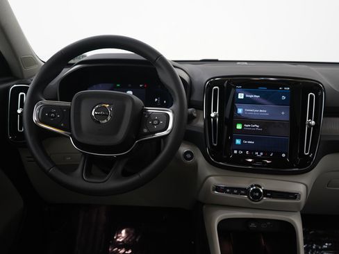 Used 2023 Volvo XC40 B5 Ultimate w/ Protection Package Premier image 14