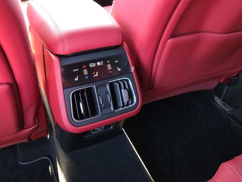 Used 2023 Maserati Grecale Modena image 17