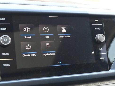 Certified 2024 Volkswagen Taos SE image 17