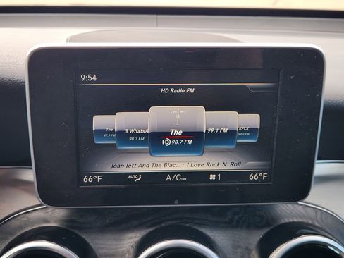 Used 2019 Mercedes-Benz GLC 300 4MATIC image 16