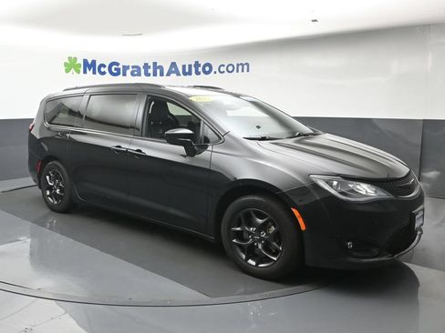 Used 2018 Chrysler Pacifica Touring-L Plus w/ Advanced Safetytec Group FWD image 2