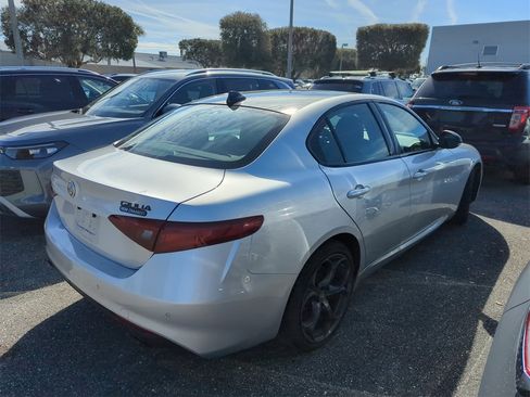 Used 2019 Alfa Romeo Giulia AWD image 2