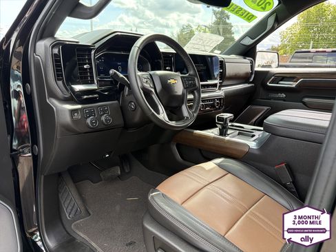 Used 2024 Chevrolet Silverado 1500 High Country w/ Technology Package AWD/4WD image 8