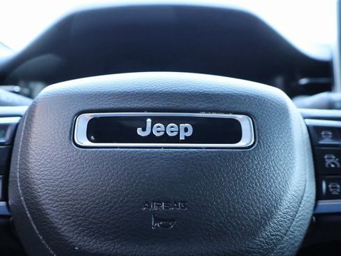 Used 2023 Jeep Compass Limited image 27