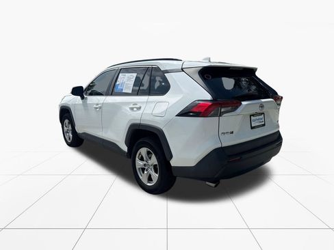 Used 2019 Toyota RAV4 XLE w/ Convenience Package FWD image 6