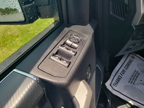 Used 2019 Ford F150 Lariat RWD image 11