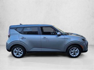 Used 2025 Kia Soul LX w/ LX Technology Package video 4