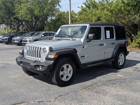 Used 2022 Jeep Wrangler Unlimited Sport AWD/4WD image 2