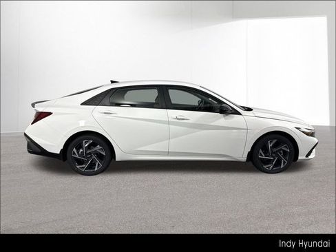Certified 2025 Hyundai Elantra Sport FWD image 43