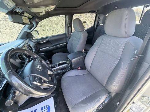 Used 2017 Toyota Tacoma TRD Off-Road image 24