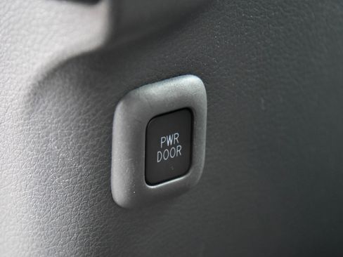 Used 2023 Toyota Sienna LE image 40