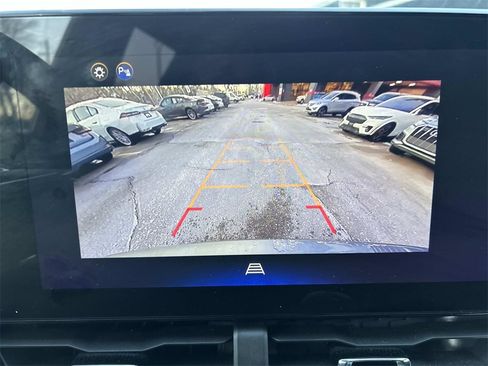 Used 2025 Chevrolet Equinox LT image 32