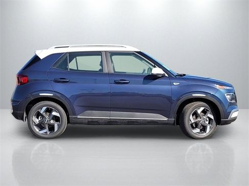 New 2025 Hyundai Venue Limited image 3