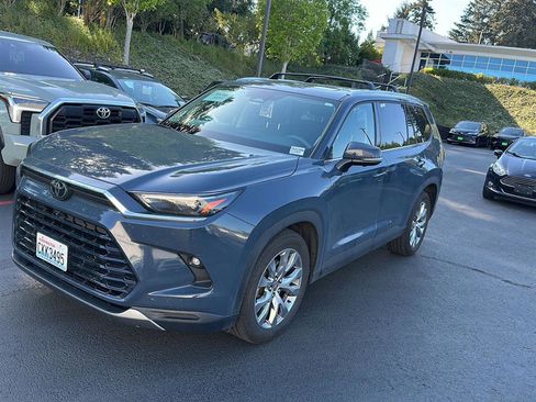 Used 2024 Toyota Grand Highlander AWD image 2