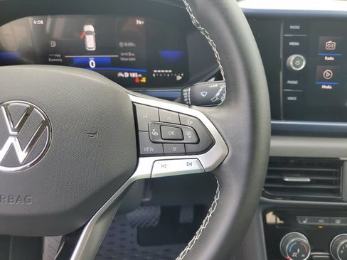 Used 2023 Volkswagen Taos SE w/ Panoramic Sunroof Package FWD image 33