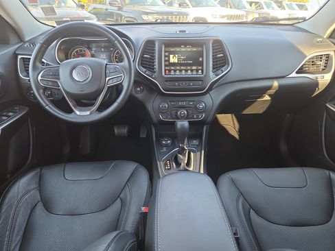 Certified 2021 Jeep Cherokee Latitude Lux w/ Comfort/Convenience Group AWD/4WD image 24