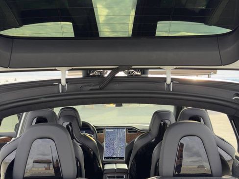 Used 2017 Tesla Model X 90D image 19