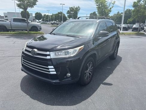 Used 2019 Toyota Highlander XLE FWD image 4
