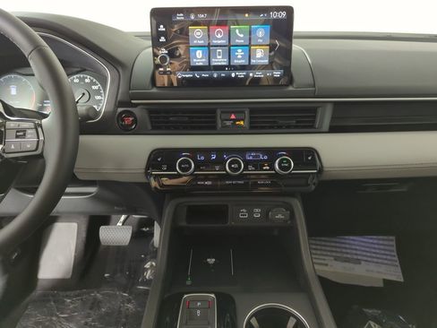 New 2025 Honda Pilot Touring image 16