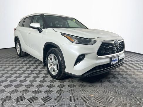 Used 2023 Toyota Highlander LE AWD/4WD image 8